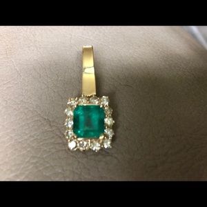 Gold 18K and emerald cut emerald Pendant